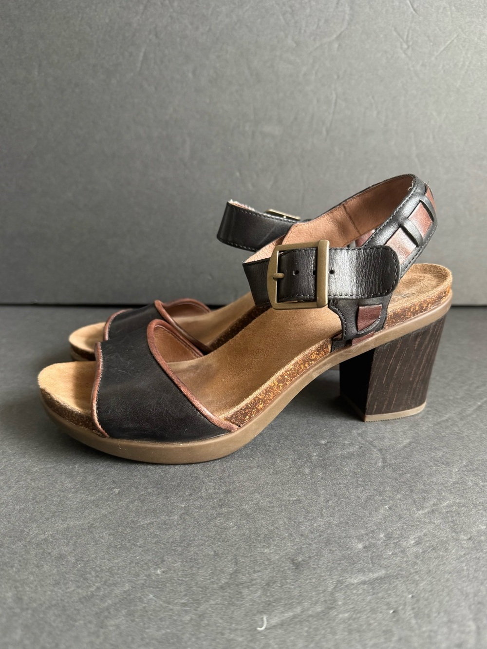 Dansko Debby Sandals Black Brown Leather Block Heel Buckle Strap Womens 38 - Picture 2 of 12